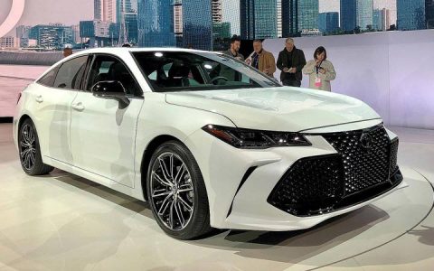 Базовая версия Toyota Avalon 2019