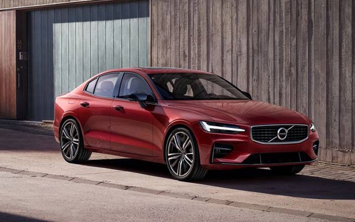 Новый седан Volvo S60 модели 2019 года