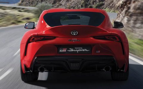 Задний бампер Toyota Supra 2019 год