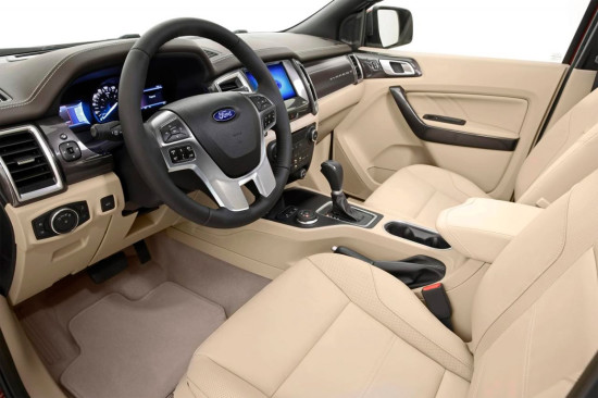 интерьер салона Ford Everest 3