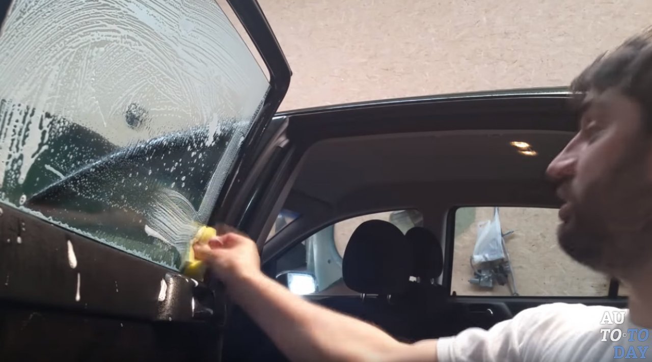 Как затонировать стекла авто своими руками