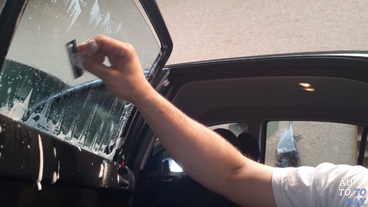 Как затонировать стекла авто своими руками