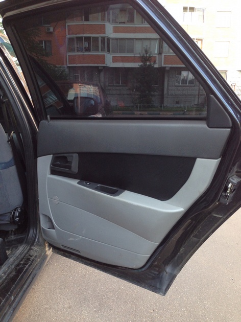 Установка в задние двери стеклоподъемников ФОРВАРД для LADA Priora. Рис. 10