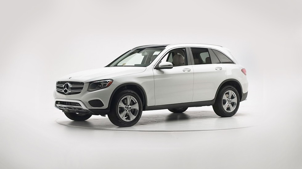 Mercedes-Benz GLC белый три четверти