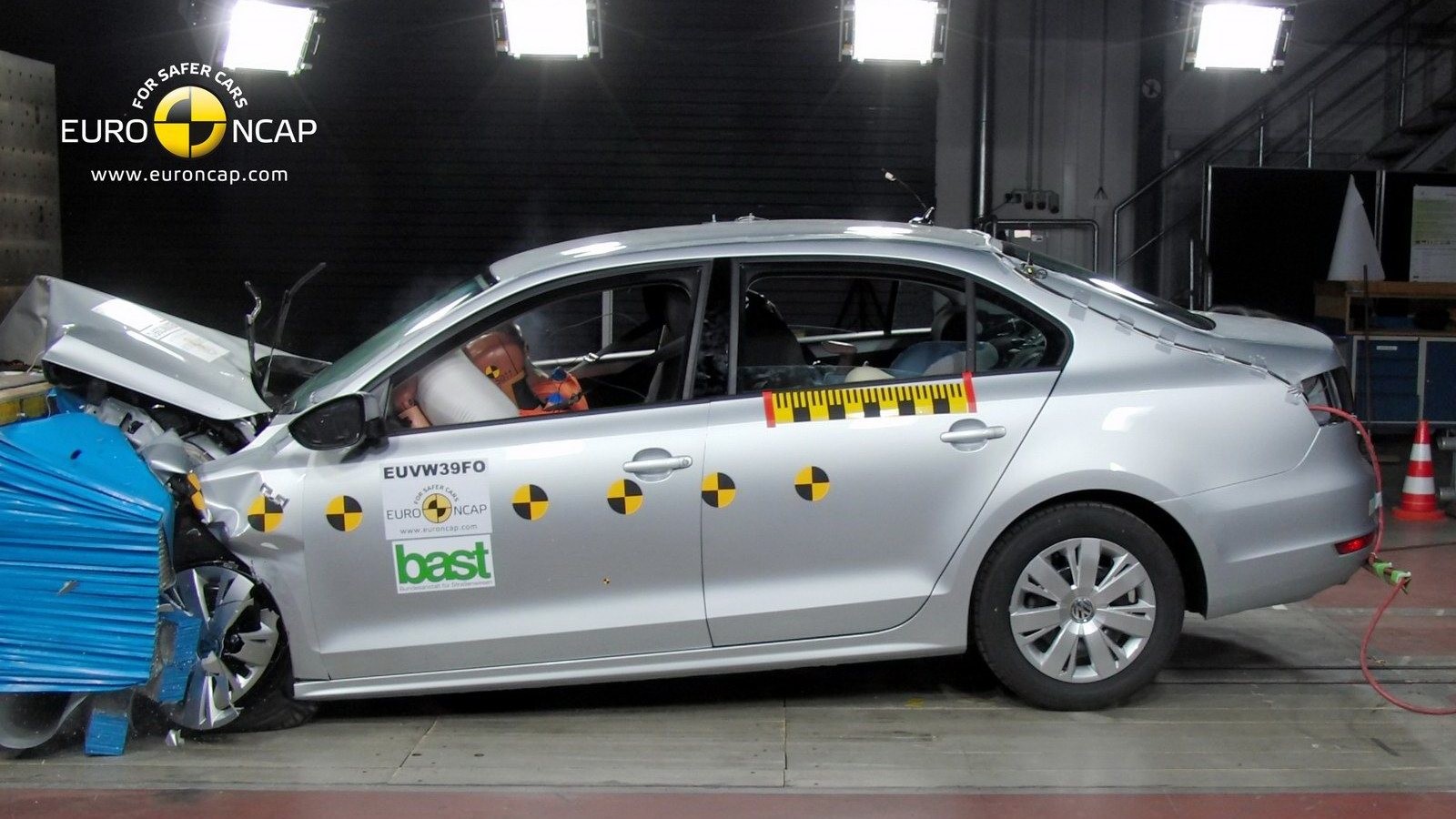 Volkswagen_Jetta_краш_тест_03