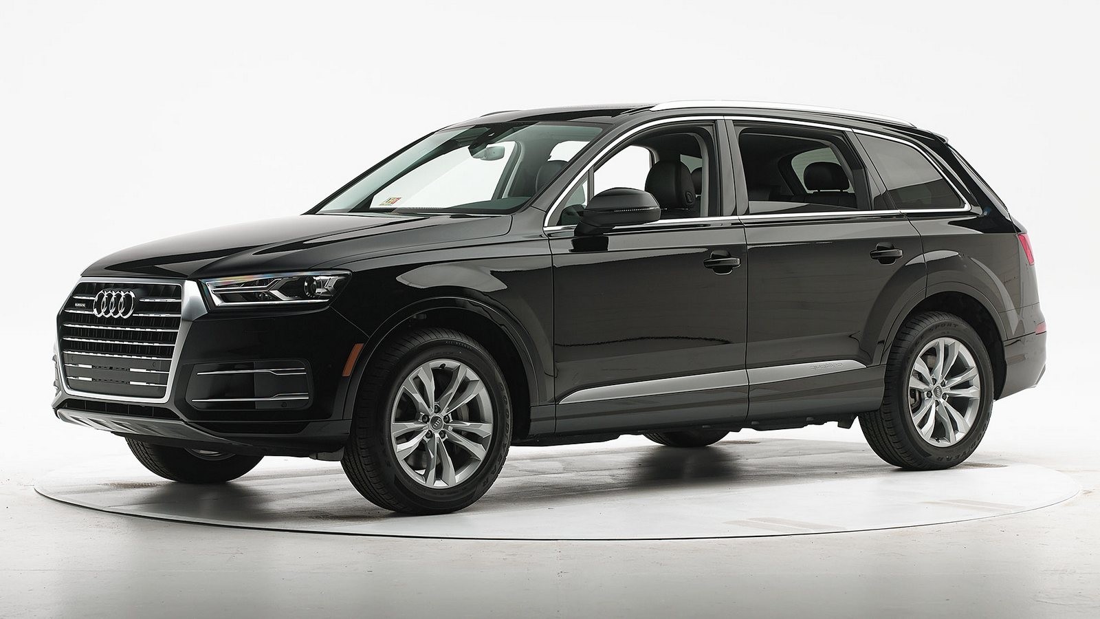 Audi Q7 вид три четверти