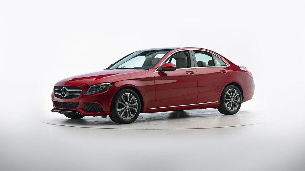 Mercedes-Benz C-Class красный вид три четверти
