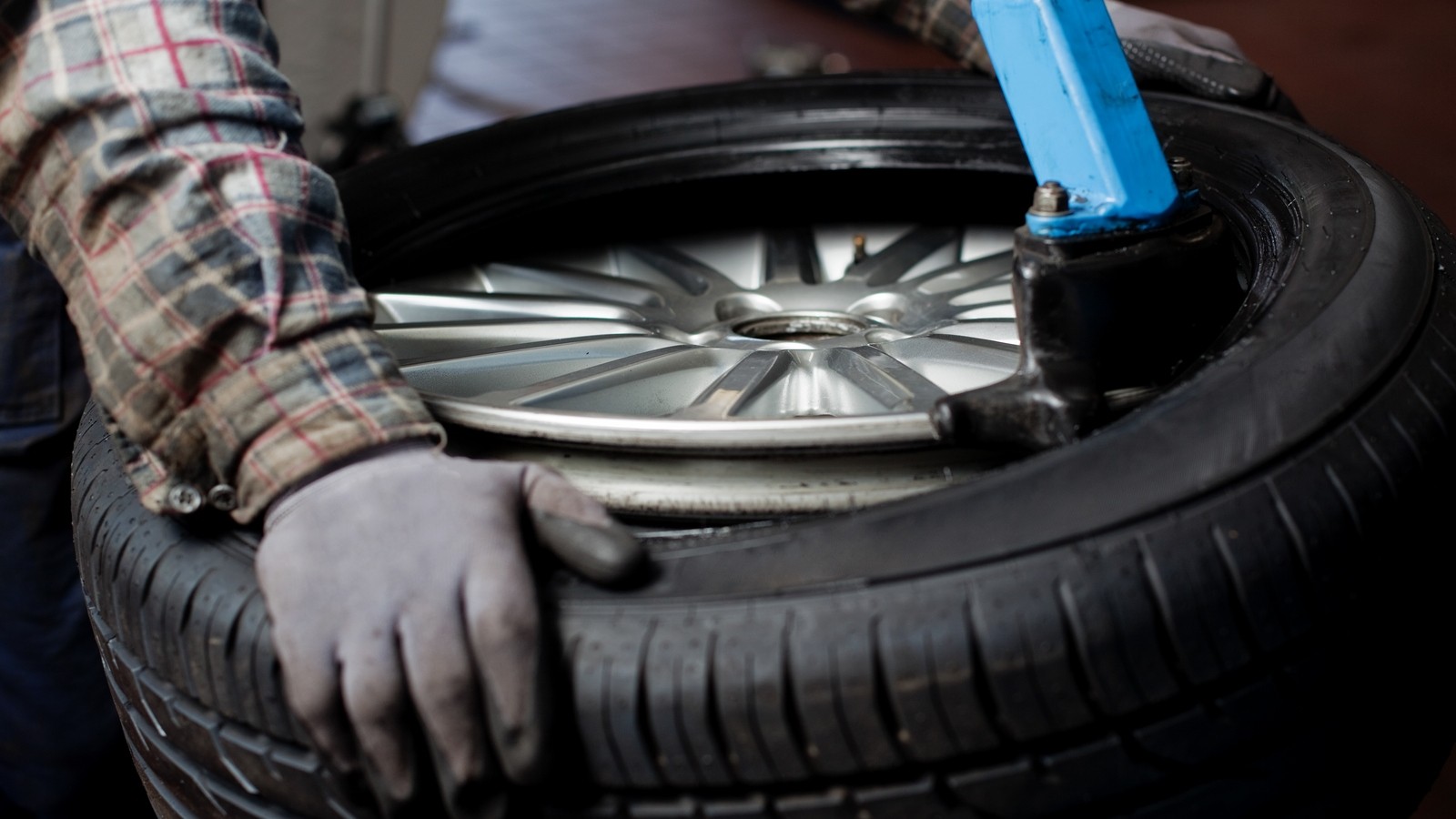 Tire change closeup