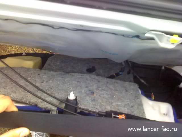 Как правильно снять обшивку двери Mitsubishi Lancer X: пошаговая инструкция