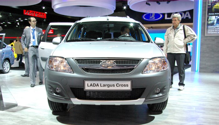 LADA Largus вид спереди