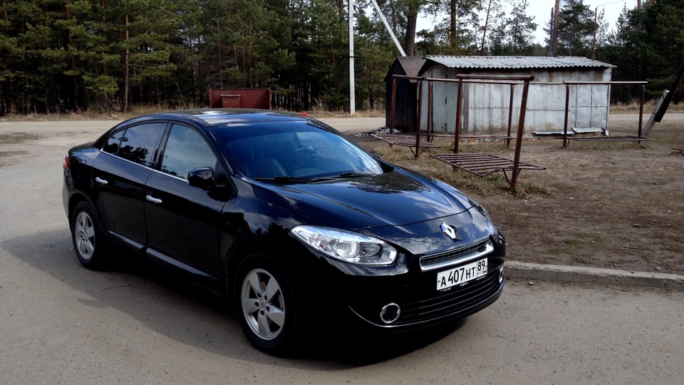 Renault Fluence синий