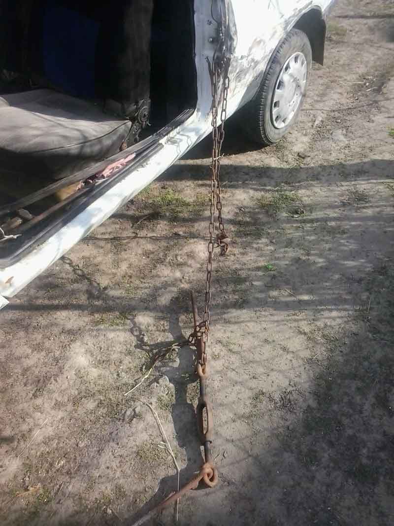 Приспособление и петли на стойке Приспособление и петли на стойке