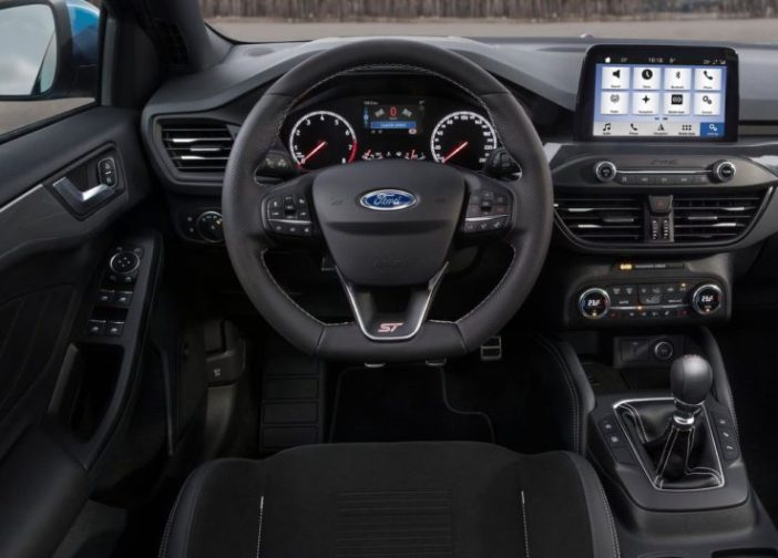 novyj-Ford-Focus-ST-2019-2020-goda-obzor-novogo-avtomobilya-Ford-Fokus-harakteristika-foto-video-i-tseny-rul-panel