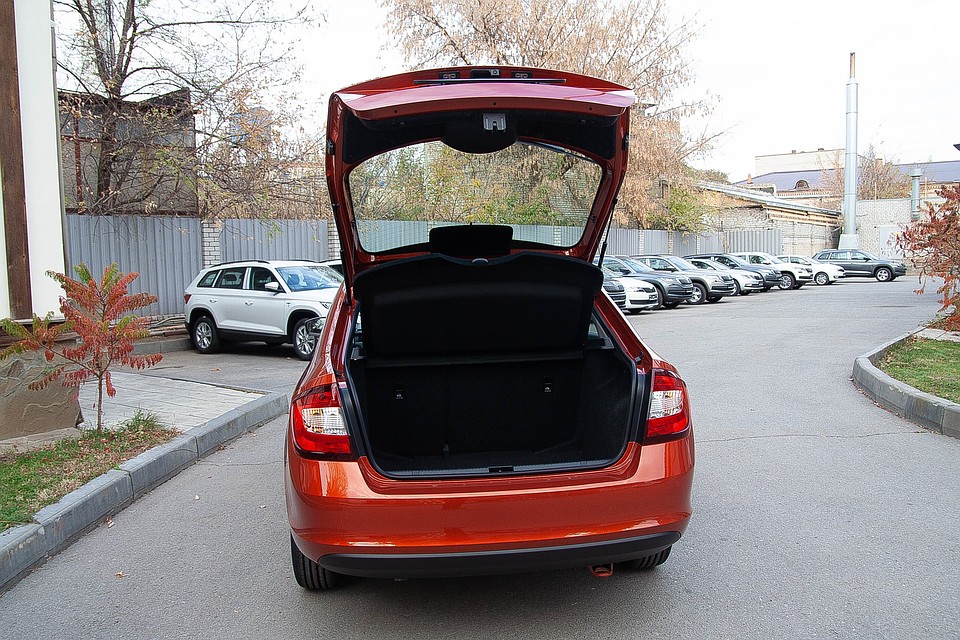 Вместительный багажник ŠKODA RAPID для разнообразных вещей. Фото: Волга-Раст. 