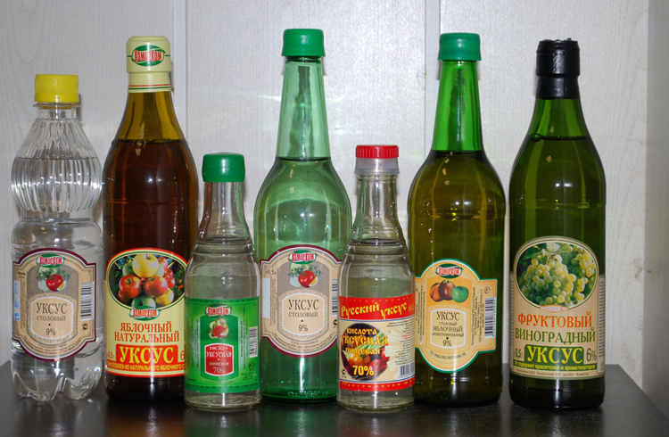 Бутылки с уксусом
