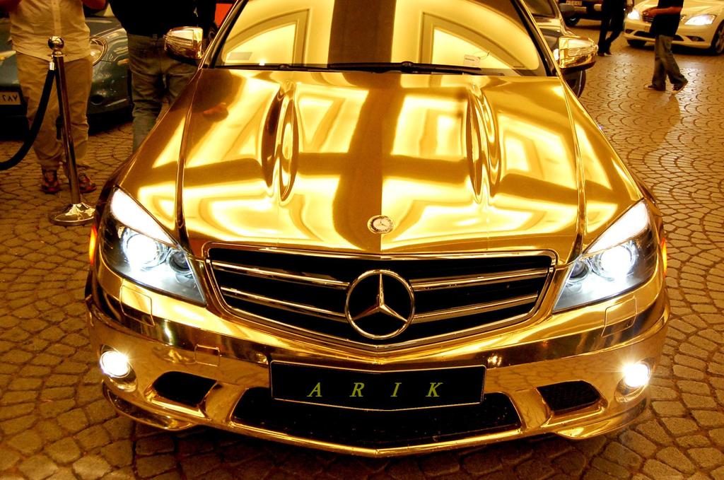 gold-mersedes-c63-09